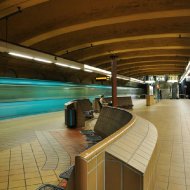 U-Bahn-Station Alte Oper - Bänke in Wellenform