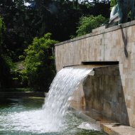 Wasserfall im ersten Hof