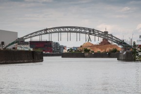 EZB und Osthafenbrücke EZB und Osthafenbrücke